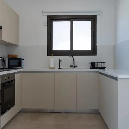 Private Pool 3br Near Larnaca * Softades